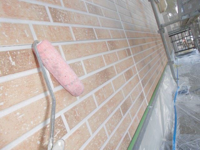 外壁の下塗り１回目です