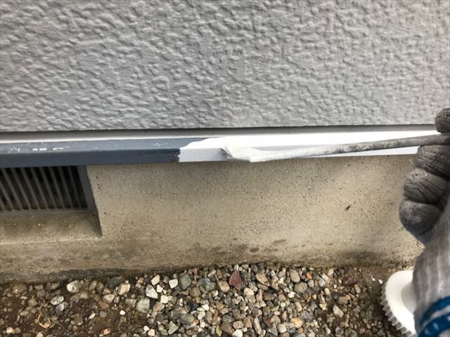 水切りの塗装です