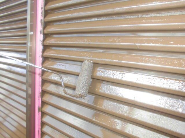 可児市塩で、付帯部の雨戸の塗装がきれいに仕上がりました。