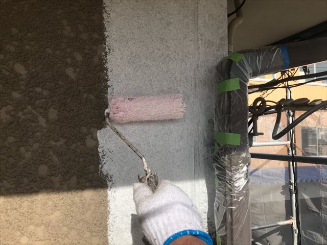 土岐市駄知町で、ホワイトフィラーＡで外壁の下塗り２回目です。