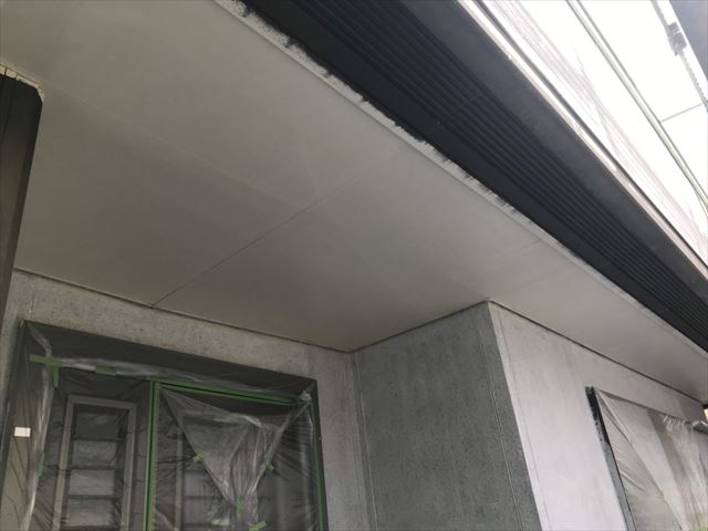 土岐市駄知町で、超低汚染リファインＭＦ－ＩＲ塗料で中塗りです