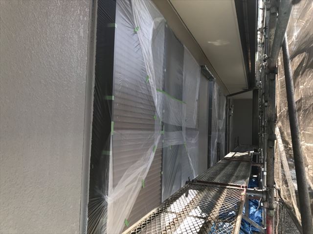 外壁の上塗り塗装です