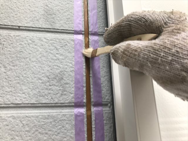 専用プライマー塗布します