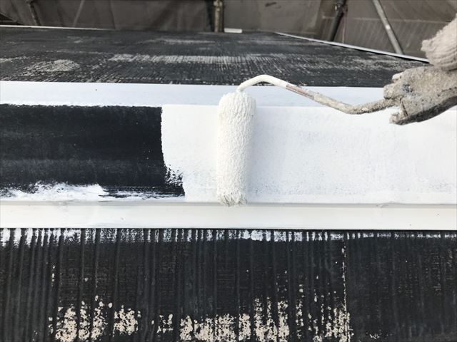 屋根の棟板金の下塗り塗装