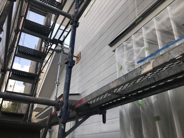 外壁の下塗り塗装です