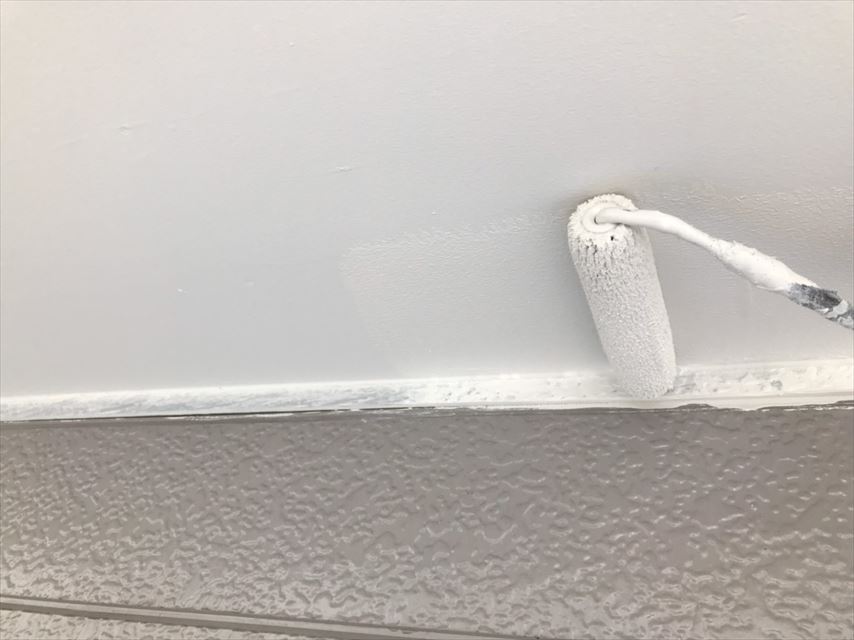 多治見市で傷んでいたスレート屋根の下塗り２回目を行いました。