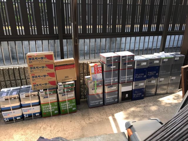 可児市皐ケ丘で、塗料が付いてはいけない箇所を養生しました。