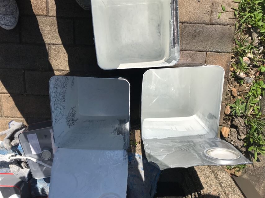 多治見市でスレート屋根に２回目の下塗りをしました。