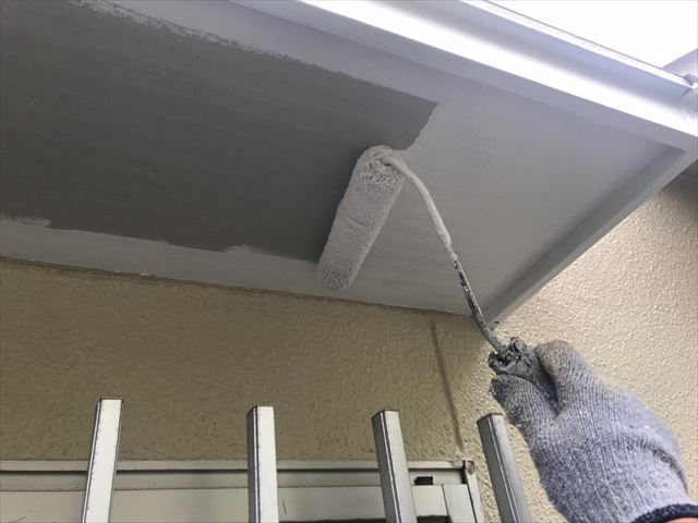 小庇の塗装です