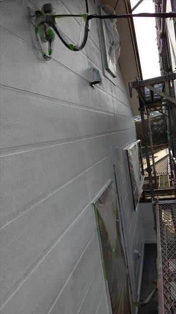 中津川市中津川で屋根外壁塗装外壁下塗り1回目完了