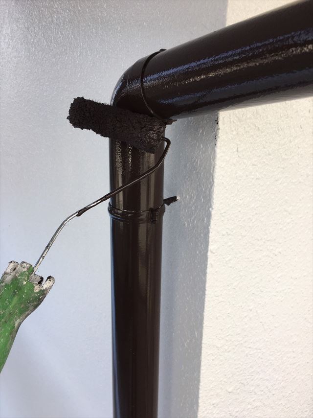 樋の塗装です