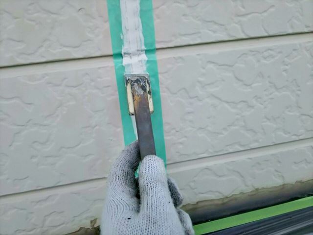 ヘラでならします