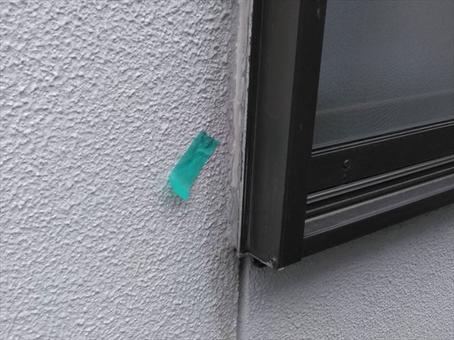窓枠のひび割れ
