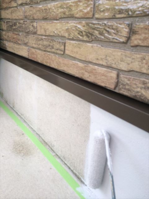 瑞浪市で基礎に塗装を行い、雨樋も塗装を行いました
