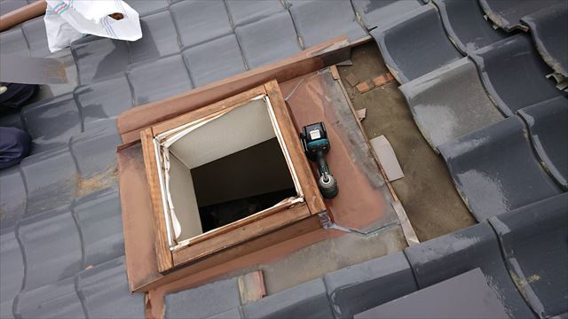 多治見市脇之島町で雨漏れのしていた天窓の板金張り工事です。