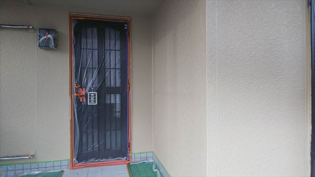 外壁の下塗り塗装です