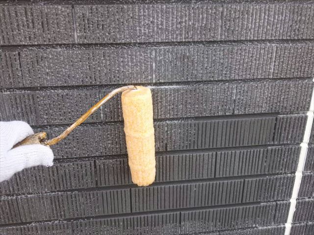恵那市で外壁塗装下塗り、軒天塗装をおこないました