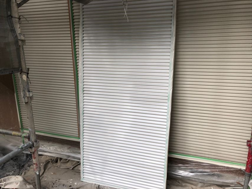雨戸の塗装です