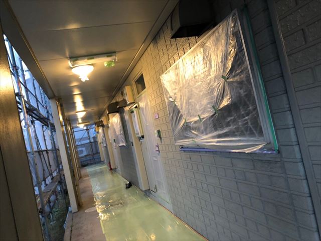 窓の養生です