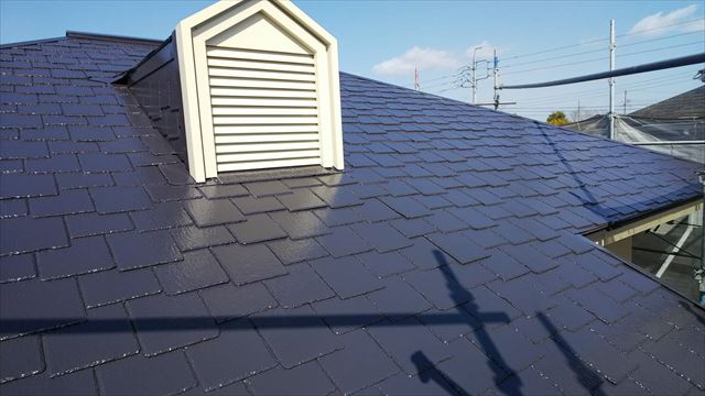 屋根の上塗り、完了です