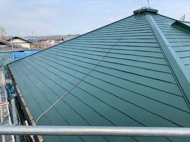 市屋根外壁塗装　屋根上塗り完了