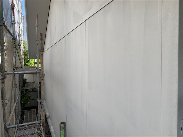 外壁の下塗り塗装です