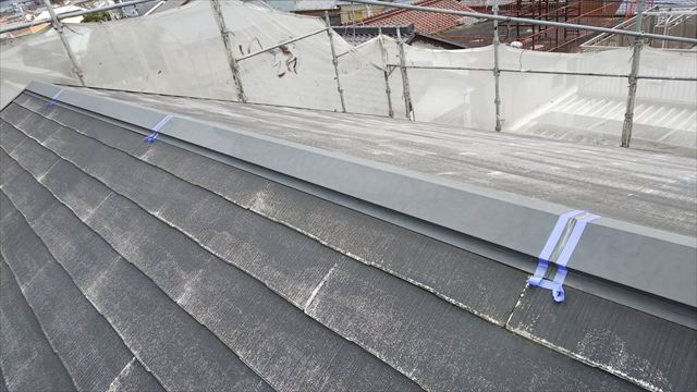 土岐市下石町で屋根の縁切り部材、新型タスペーサーの取付けです
