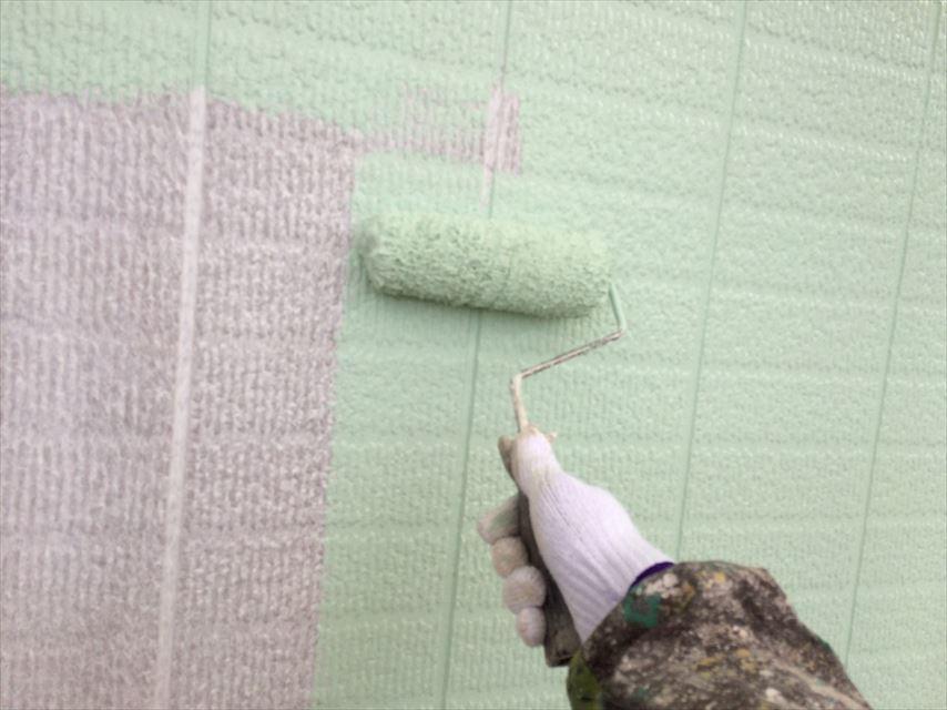 土岐市でガイナを使い、外壁の中塗り、屋根の上塗りをしました。