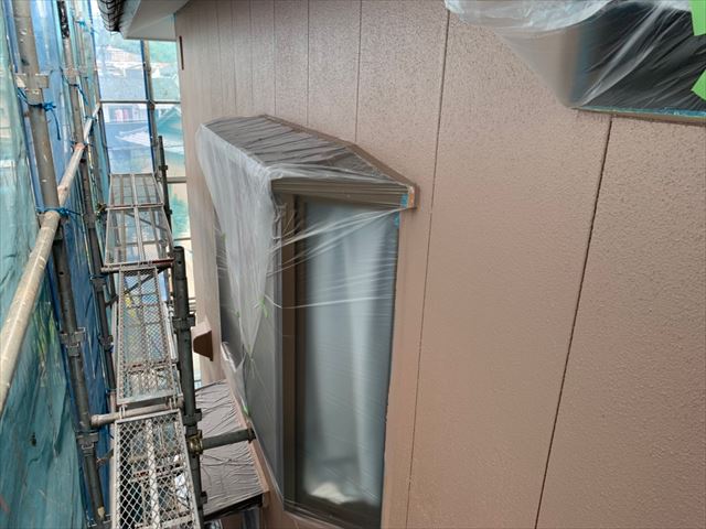 瑞浪市で外壁塗装、中塗り