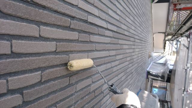 恵那市外壁塗装の下塗り塗装を２回行いました