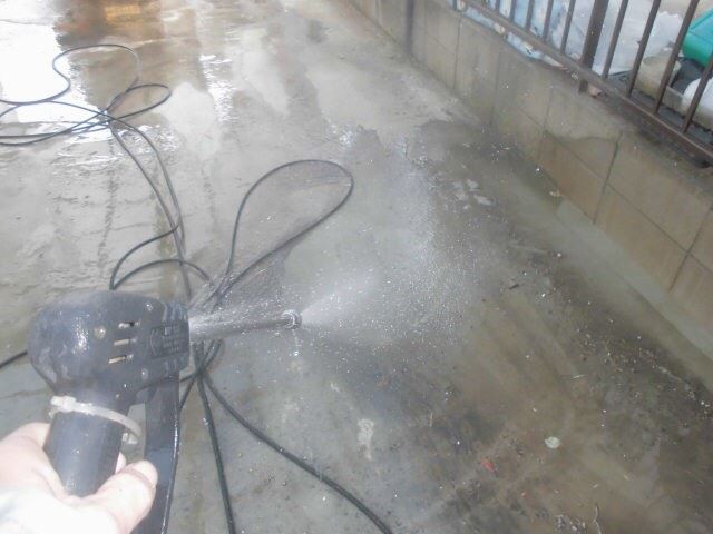 駐車場の洗浄です