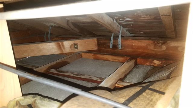 屋根裏