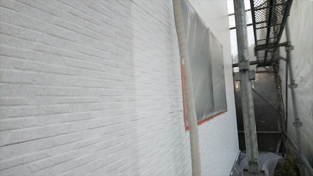 外壁の上塗り塗装です