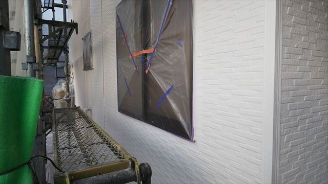 外壁の上塗り塗装です