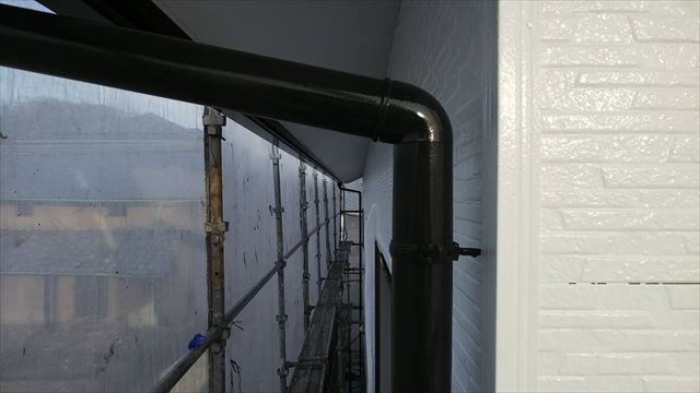 樋の塗装です