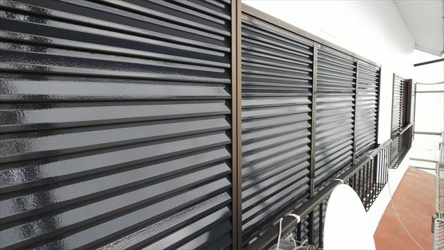 雨戸の塗装です