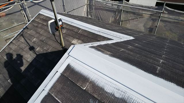 屋根、棟板金の下塗り塗装