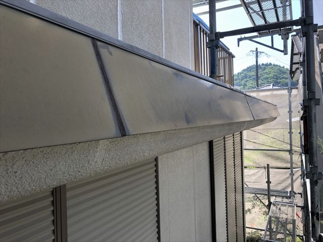 中津川市茄子川にて２液の溶剤塗料で外壁の塗装工事がスタートしました。