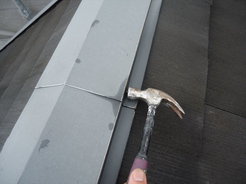 多治見市で屋根の板金と、瓦のひびにコーキングを打ちました。
