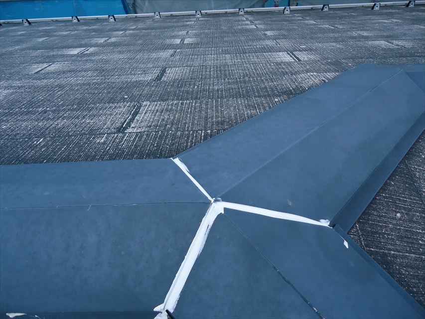 土岐市屋根板金重なりコーキング