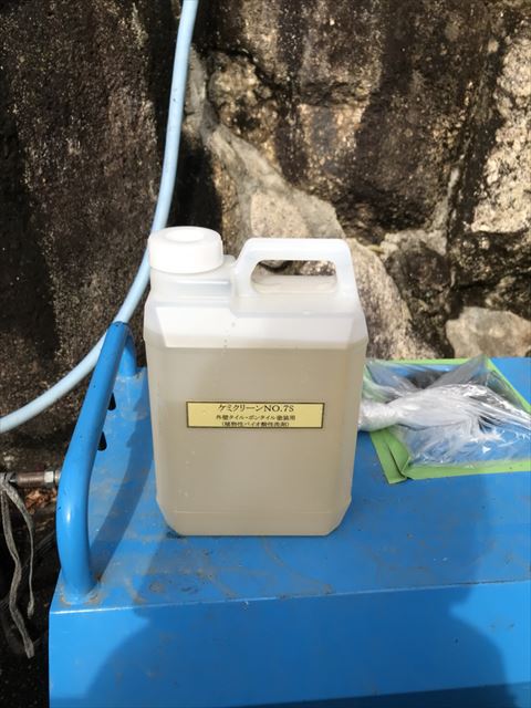 多治見市で外壁や駐車場のバイオ洗浄をしていきました。