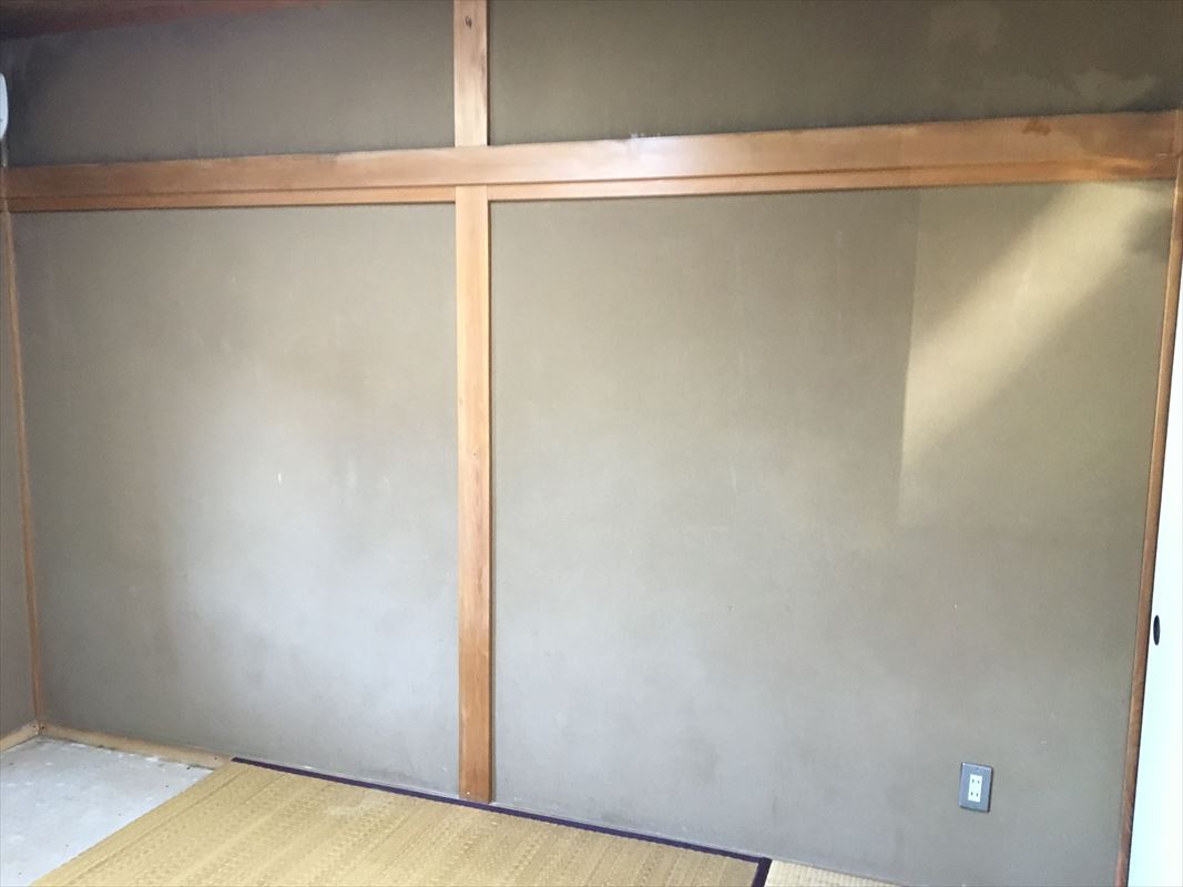 土岐 和室の壁のリフォーム 土壁をクロス貼りに変更