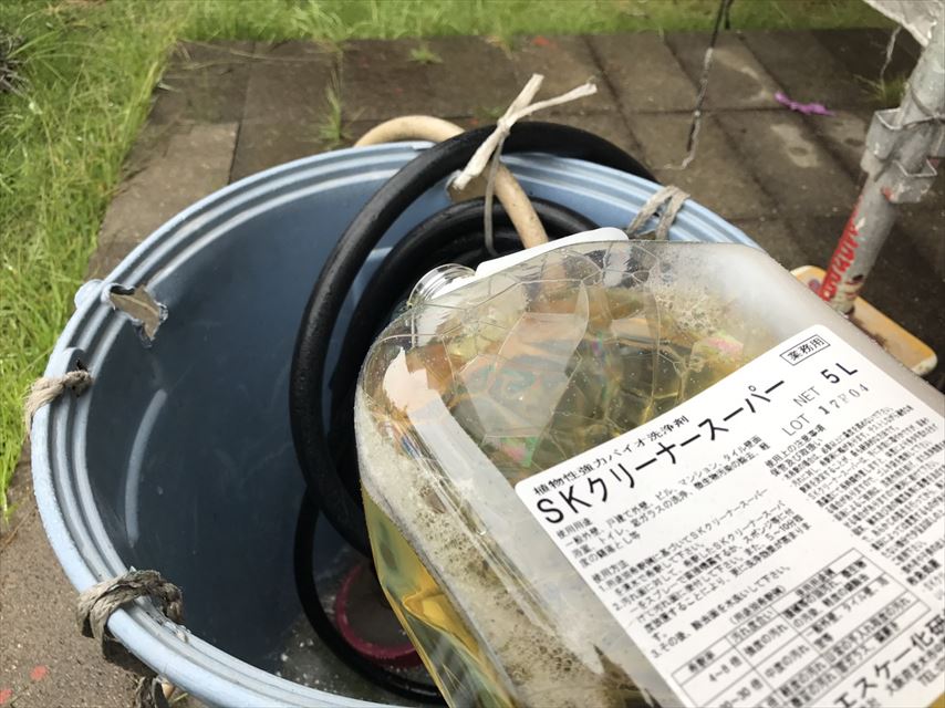 土岐市で洗浄液を使い、屋根外壁、ベランダなどバイオ洗浄します