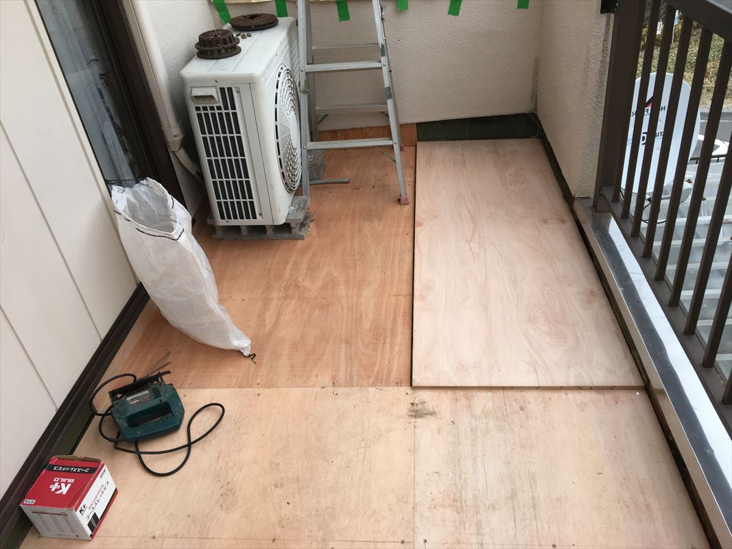 土岐市　ベランダリフォーム　コンパネ敷き　大工工事