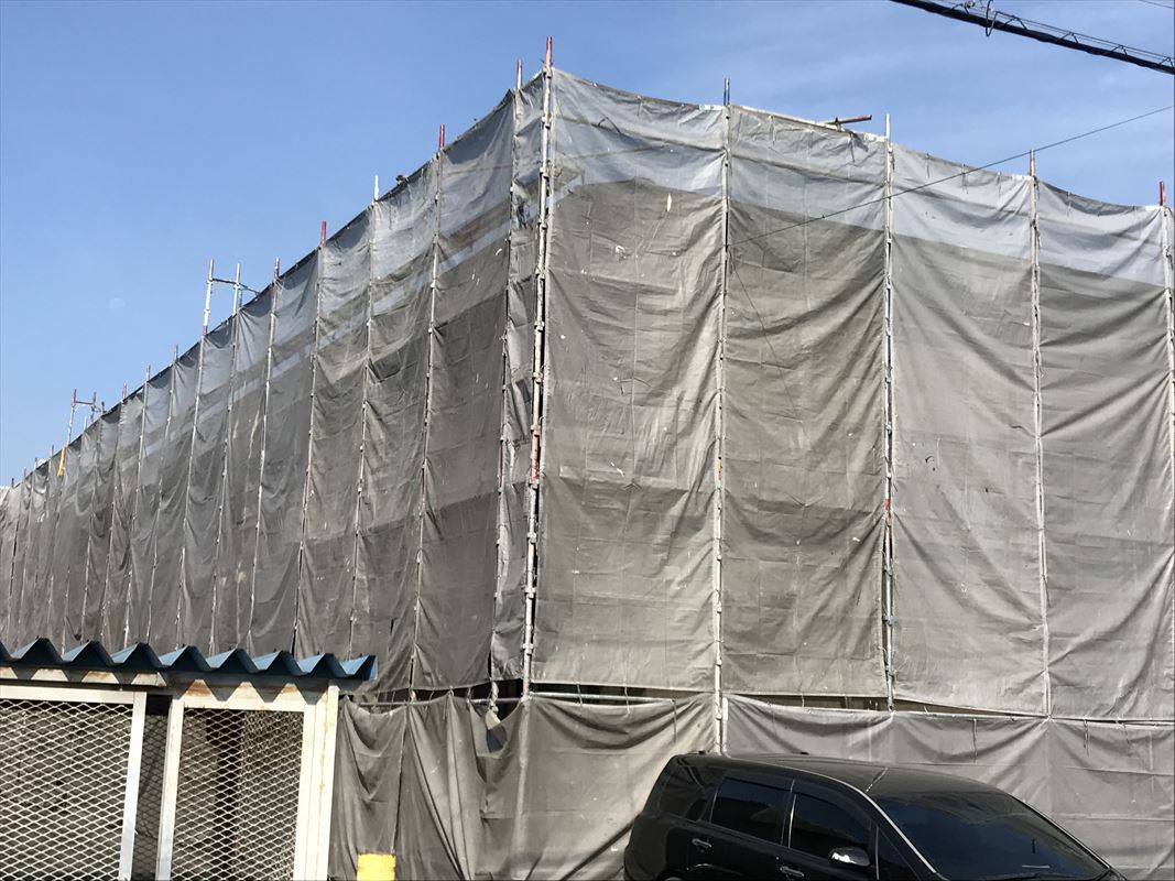 多治見市でアパートの塗装スタート！部分的に多彩色塗装します！