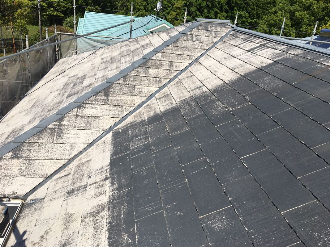 多治見市の屋根塗装現場。仕上がってきれいに光沢です！