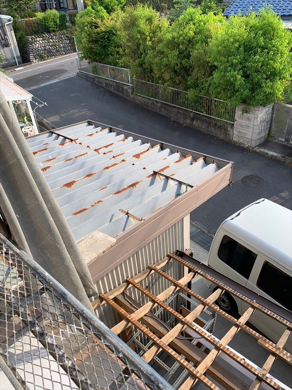 多治見市　Vセッパンの塗装　車庫の屋根の塗装