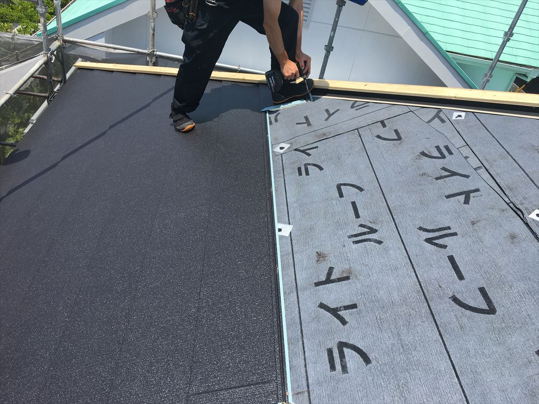 多治見市 屋根の工事 断熱材付きの屋根材