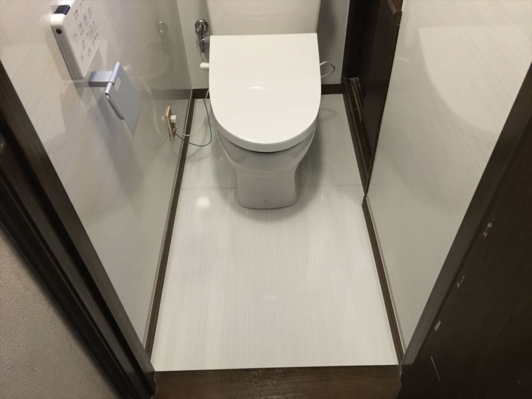 多治見市 トイレの壁にパネル張り 内装リフォーム