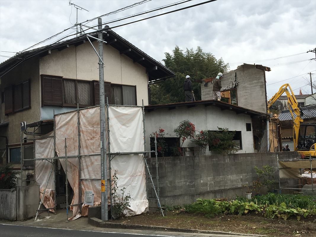 土岐市土岐津町で板金壁張り！ガルバリウム鋼板で外壁の復旧です。